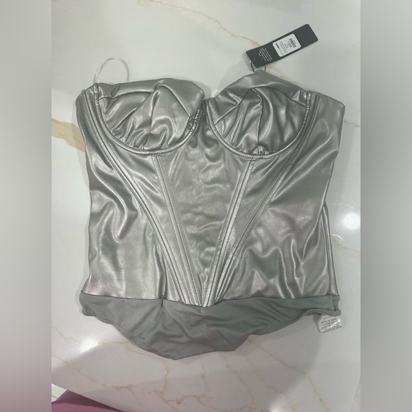 Valentina Metallic PU Corset Bodysuit - Silver FASHION NOVA NWT - Picture 6 of 6